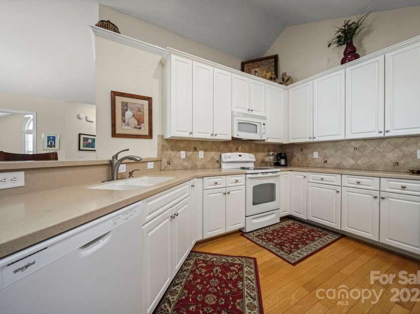 248 Lone Oak Circle, Rock Hill, SC 29732.  MLS# CAR4310437, YatesRealty ID 8489. Kitchen