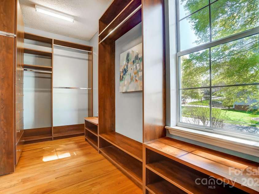6519 Summertree Lane, Charlotte, NC 28270.  MLS# CAR4241201, YatesRealty ID 8490. PRIMARY CLOSET