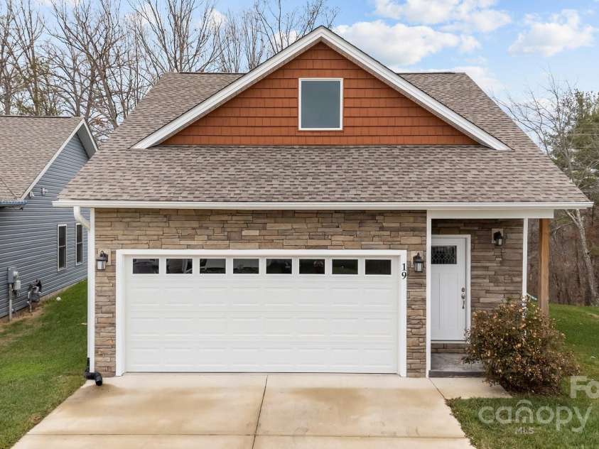 19 Sage Crest Loop, Weaverville, NC 28787.  MLS# CAR4218561, YatesRealty ID 8491. 