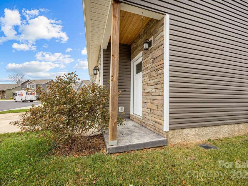19 Sage Crest Loop, Weaverville, NC 28787.  MLS# CAR4218561, YatesRealty ID 8491. 