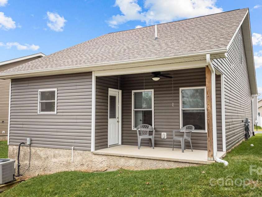 19 Sage Crest Loop, Weaverville, NC 28787.  MLS# CAR4218561, YatesRealty ID 8491. 