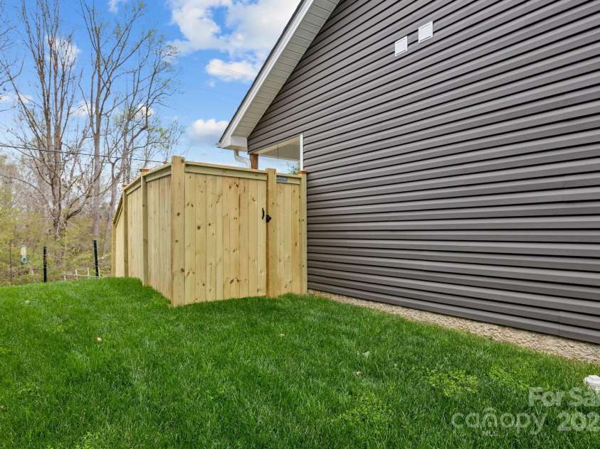 19 Sage Crest Loop, Weaverville, NC 28787.  MLS# CAR4218561, YatesRealty ID 8491. 