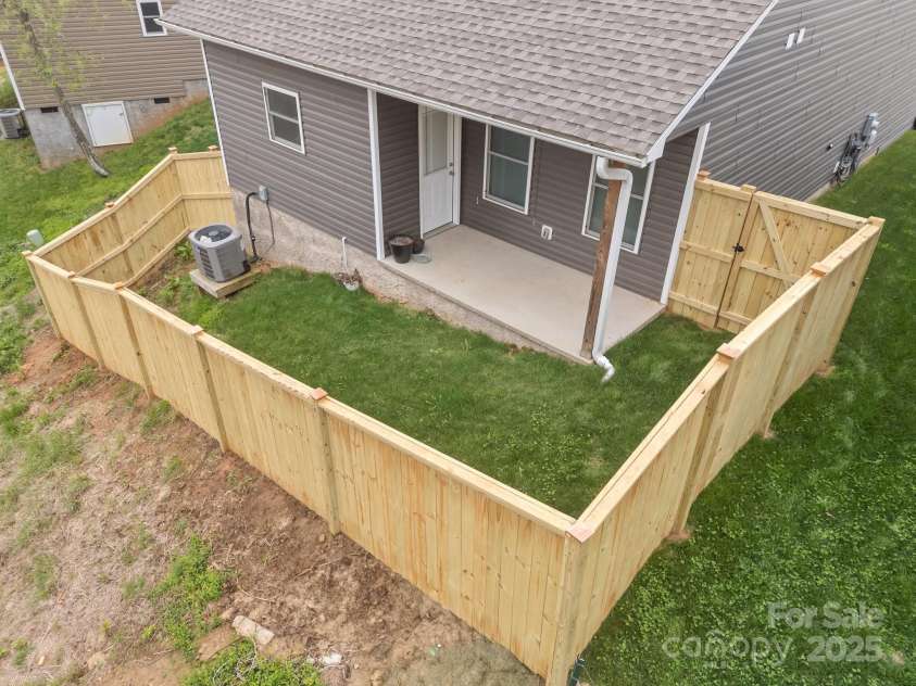 19 Sage Crest Loop, Weaverville, NC 28787.  MLS# CAR4218561, YatesRealty ID 8491. 