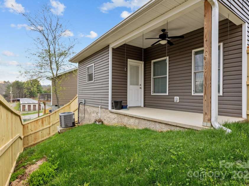 19 Sage Crest Loop, Weaverville, NC 28787.  MLS# CAR4218561, YatesRealty ID 8491. 
