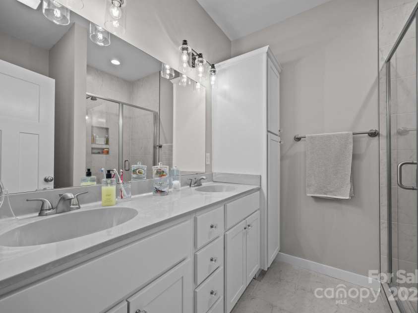 19 Sage Crest Loop, Weaverville, NC 28787.  MLS# CAR4218561, YatesRealty ID 8491. Primary bathroom