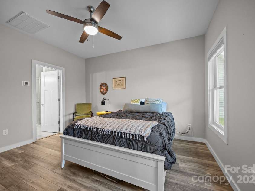19 Sage Crest Loop, Weaverville, NC 28787.  MLS# CAR4218561, YatesRealty ID 8491. Primary bedroom on main floor