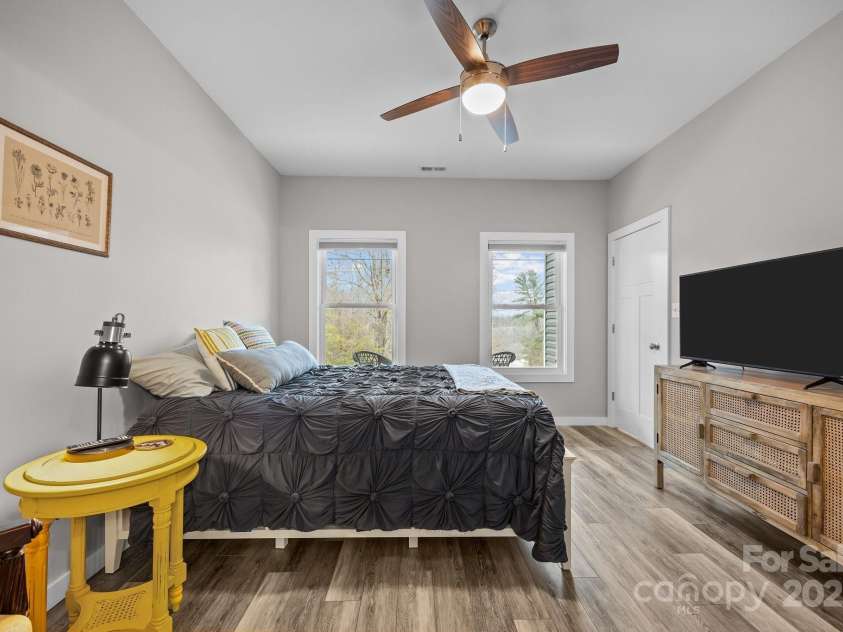 19 Sage Crest Loop, Weaverville, NC 28787.  MLS# CAR4218561, YatesRealty ID 8491. Primary bedroom on main floor