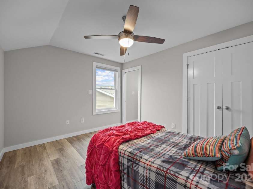 19 Sage Crest Loop, Weaverville, NC 28787.  MLS# CAR4218561, YatesRealty ID 8491. Upstairs bedroom