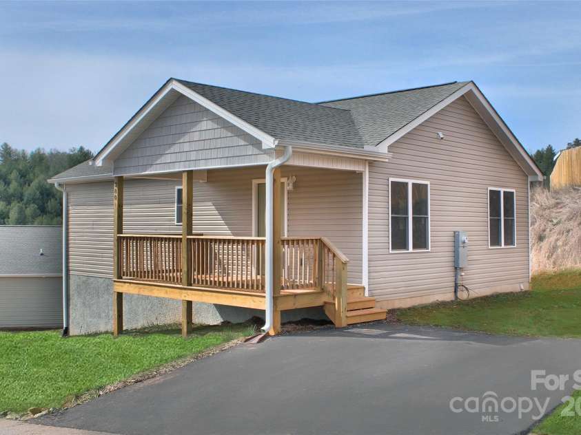 380 Quinn Hill Lane, Mars Hill, NC 28754.  MLS# CAR4127561, YatesRealty ID 8491. 