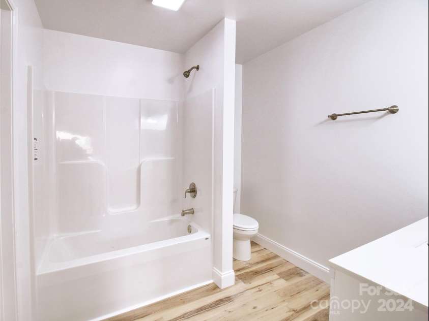 380 Quinn Hill Lane, Mars Hill, NC 28754.  MLS# CAR4127561, YatesRealty ID 8491. 