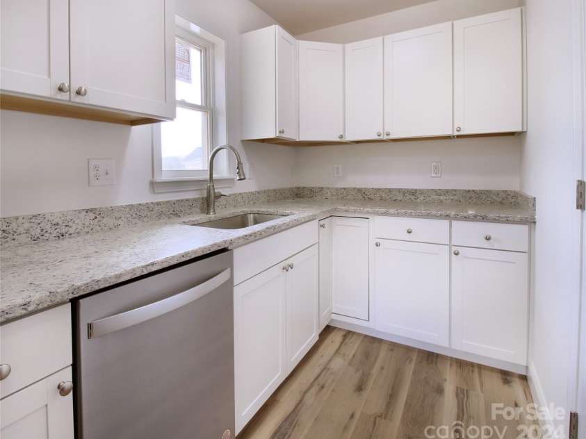 380 Quinn Hill Lane, Mars Hill, NC 28754.  MLS# CAR4127561, YatesRealty ID 8491. 
