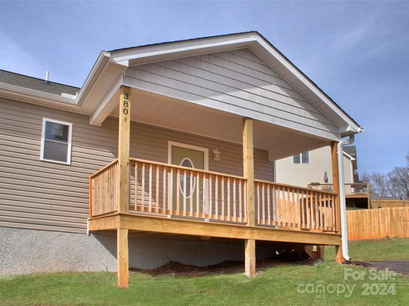 380 Quinn Hill Lane, Mars Hill, NC 28754.  MLS# CAR4127561, YatesRealty ID 8491. 