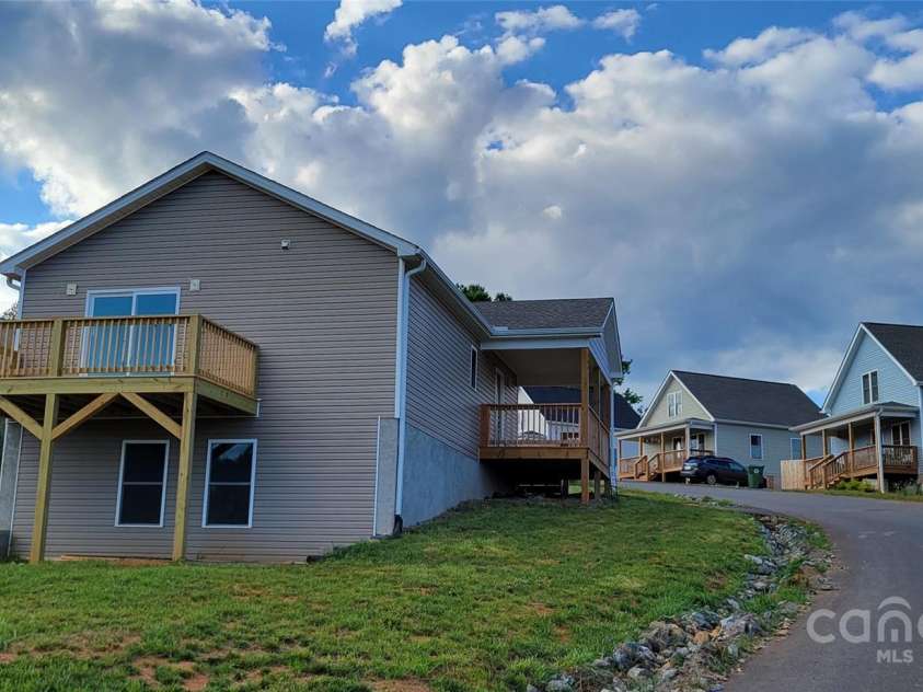 380 Quinn Hill Lane, Mars Hill, NC 28754.  MLS# CAR4127561, YatesRealty ID 8491. 