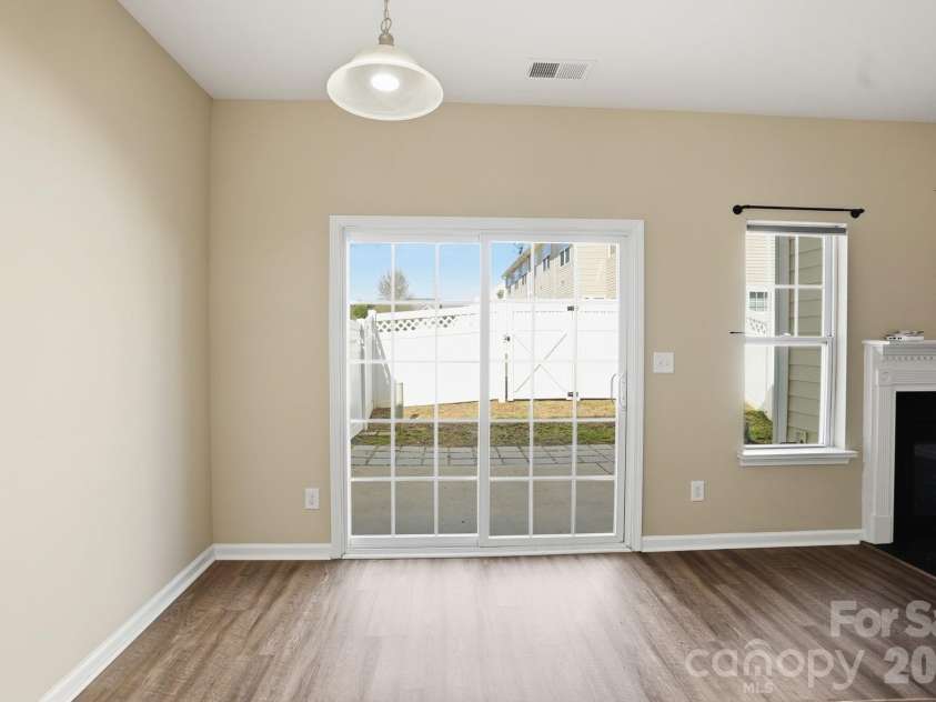2095 Shady Pond Drive, Clover, SC 29710.  MLS# CAR4363170, YatesRealty ID 8492. Dining area