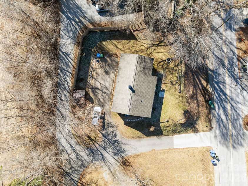 398 Sand Hill Road, Asheville, NC 28806.  MLS# CAR4329820, YatesRealty ID 8493. 