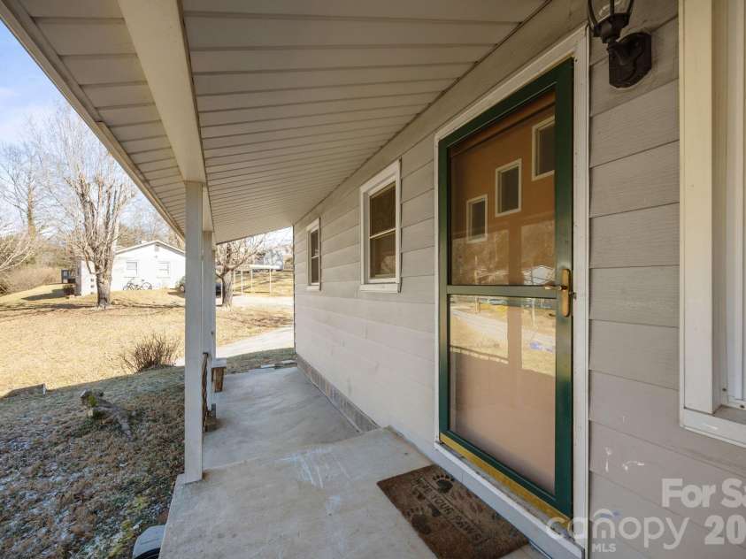 398 Sand Hill Road, Asheville, NC 28806.  MLS# CAR4329820, YatesRealty ID 8493. 