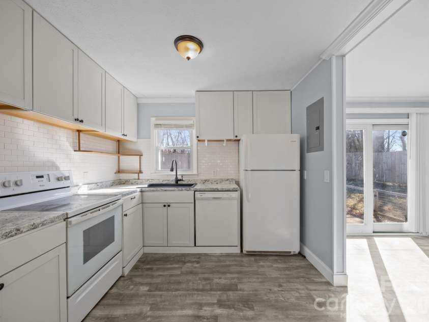398 Sand Hill Road, Asheville, NC 28806.  MLS# CAR4329820, YatesRealty ID 8493. 
