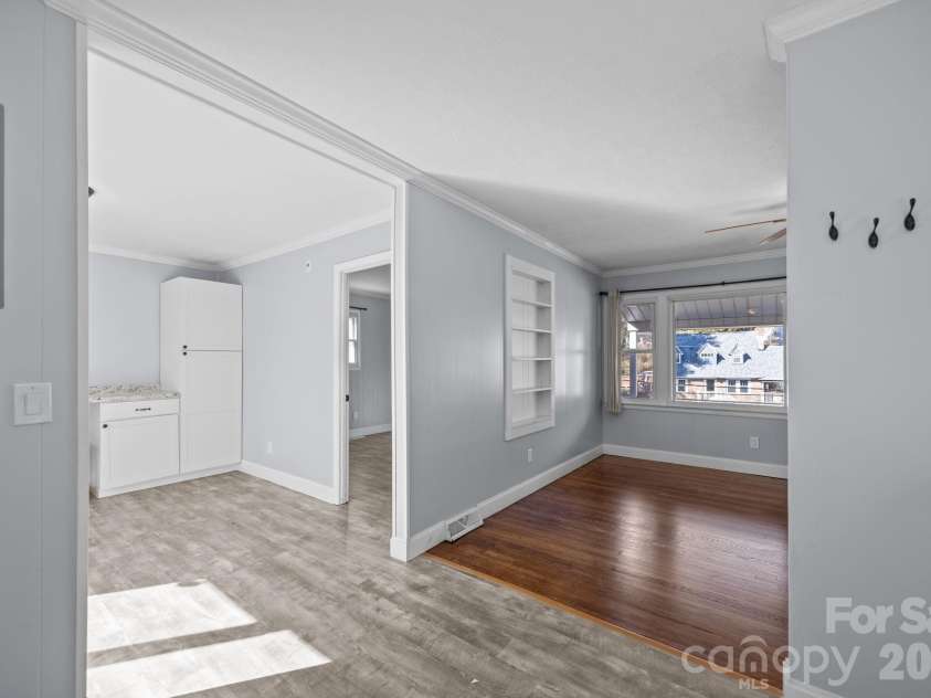 398 Sand Hill Road, Asheville, NC 28806.  MLS# CAR4329820, YatesRealty ID 8493. 