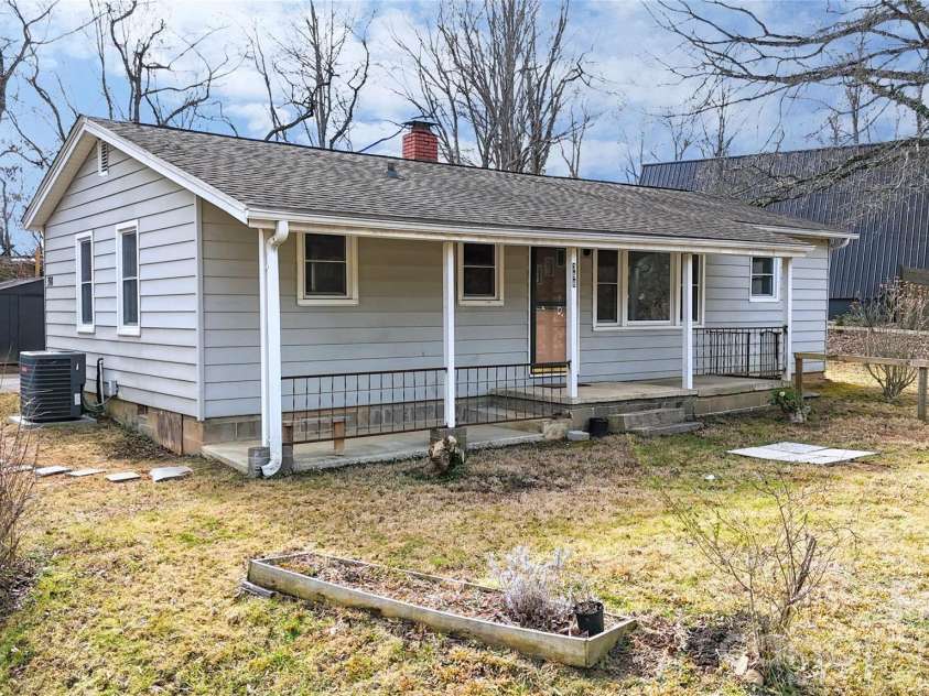 398 Sand Hill Road, Asheville, NC 28806.  MLS# CAR4329820, YatesRealty ID 8493. 