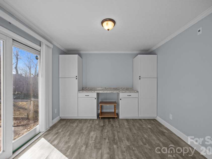 398 Sand Hill Road, Asheville, NC 28806.  MLS# CAR4329820, YatesRealty ID 8493. Dining room
