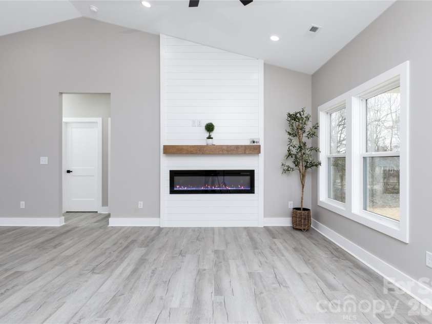 1949 Colonial Lane, Hickory, NC 28601.  MLS# CAR4351575, YatesRealty ID 8494. Family Room
