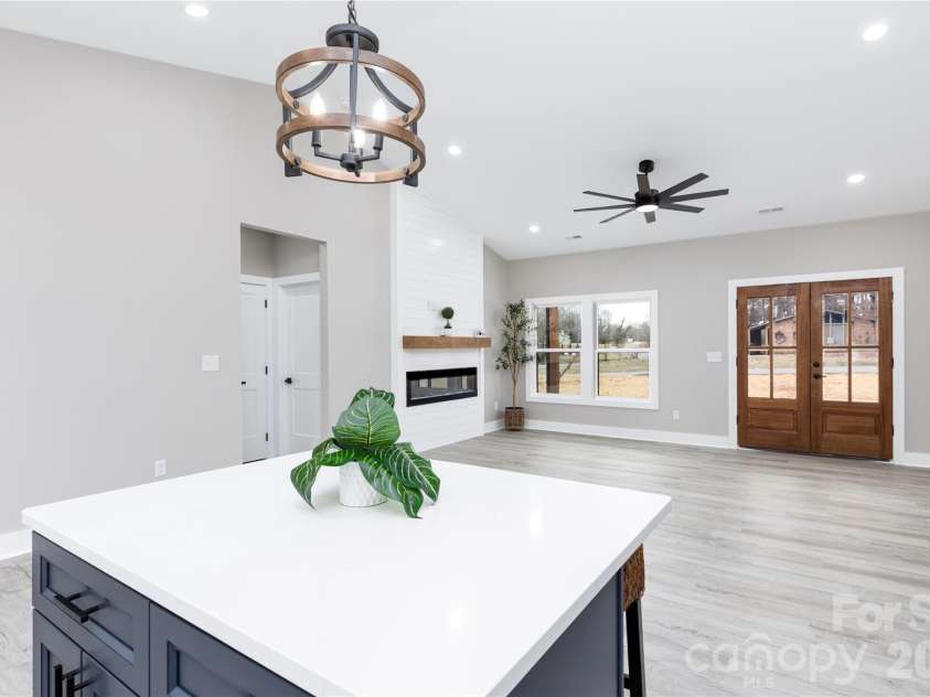 1949 Colonial Lane, Hickory, NC 28601.  MLS# CAR4351575, YatesRealty ID 8494. Kitchen/Family Room