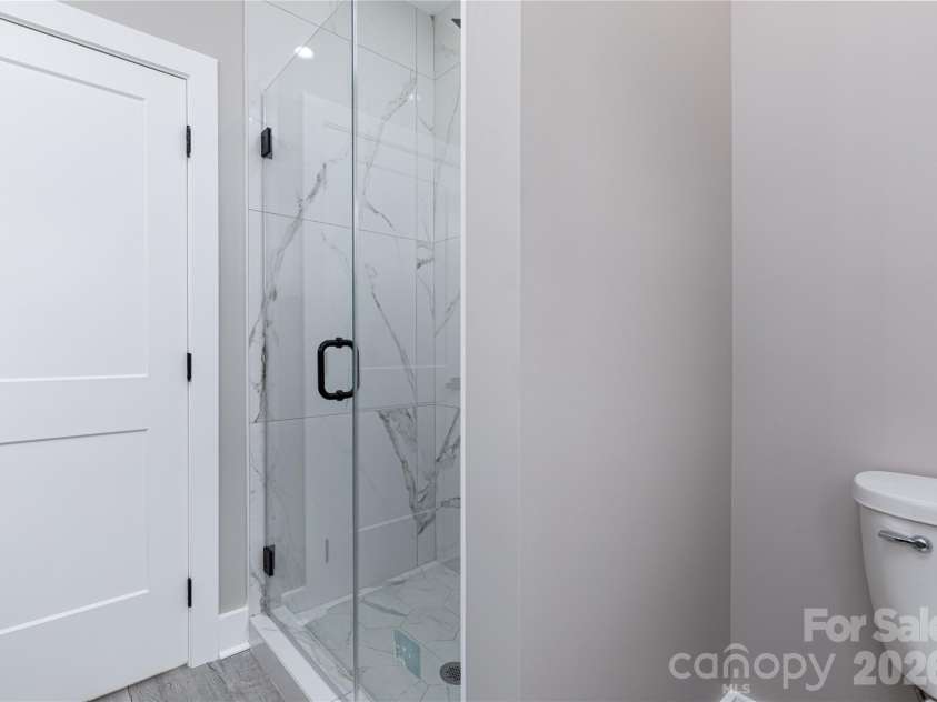 1949 Colonial Lane, Hickory, NC 28601.  MLS# CAR4351575, YatesRealty ID 8494. Primary Bath