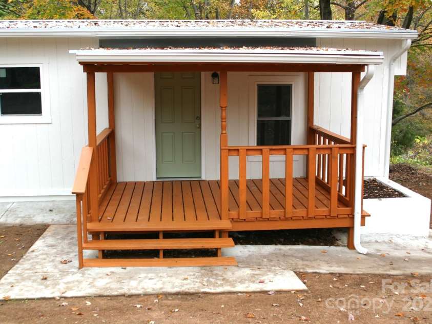 2869 9th Avenue, Hickory, NC 28602.  MLS# CAR4196681, YatesRealty ID 8494. Front entry with covered porch