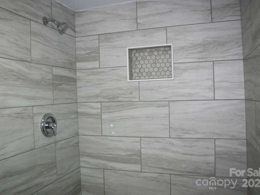 2869 9th Avenue, Hickory, NC 28602.  MLS# CAR4196681, YatesRealty ID 8494. Primary bathroom