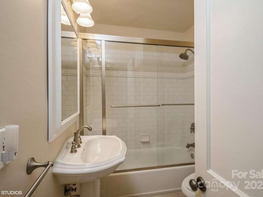 2125 Shenandoah Avenue, Charlotte, NC 28205.  MLS# CAR4221722, YatesRealty ID 8497. 