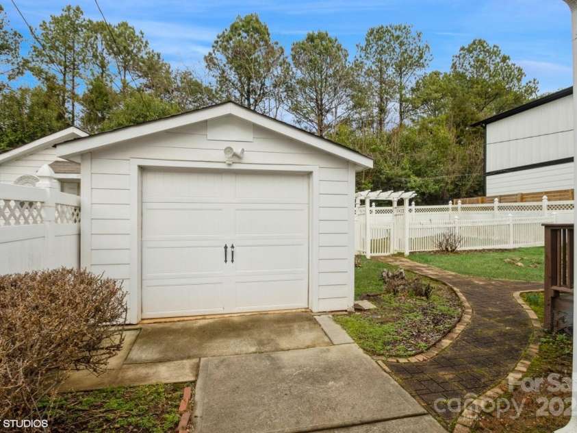 2125 Shenandoah Avenue, Charlotte, NC 28205.  MLS# CAR4221722, YatesRealty ID 8497. 