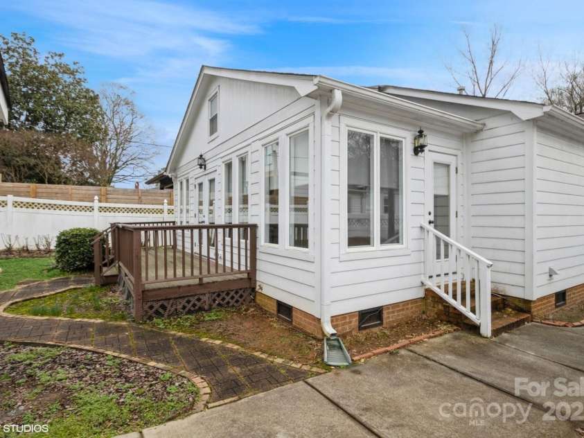 2125 Shenandoah Avenue, Charlotte, NC 28205.  MLS# CAR4221722, YatesRealty ID 8497. 