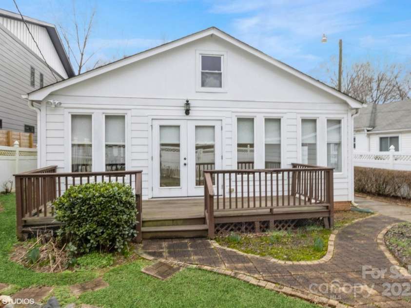 2125 Shenandoah Avenue, Charlotte, NC 28205.  MLS# CAR4221722, YatesRealty ID 8497. 