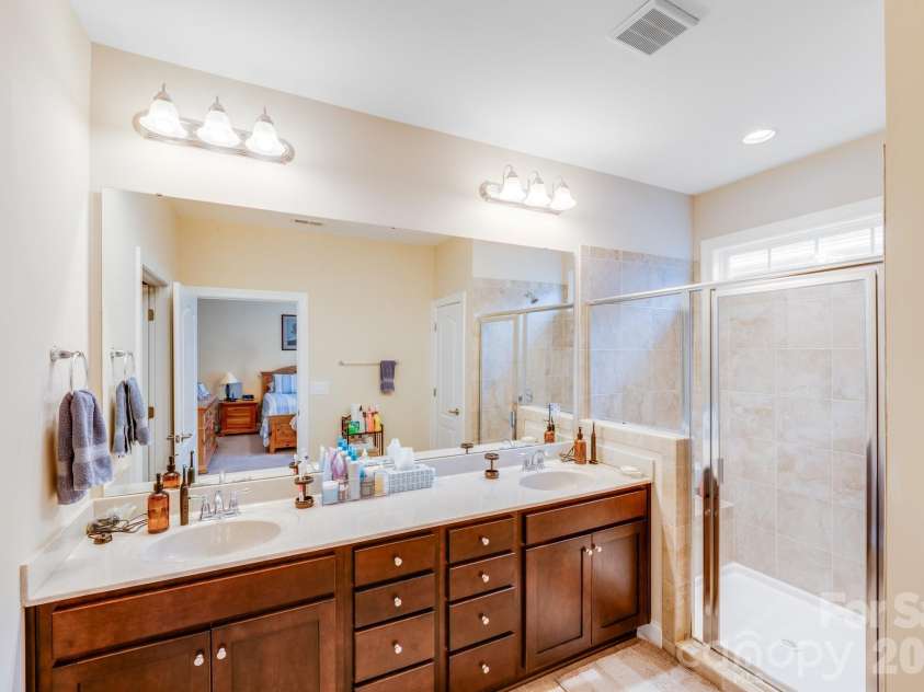 11135 Bailey Park Nature Drive, Cornelius, NC 28031.  MLS# CAR4332152, YatesRealty ID 8498. Master bath with dual sinks