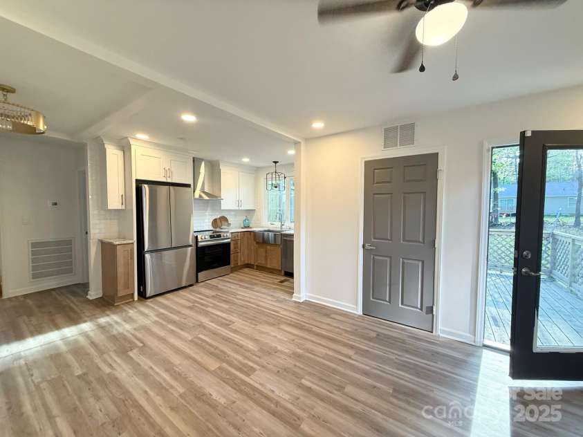 401 Baker Street, Gastonia, NC 28052.  MLS# CAR4247193, YatesRealty ID 8498. Dining/Kitchen