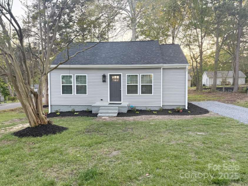 401 Baker Street, Gastonia, NC 28052.  MLS# CAR4247193, YatesRealty ID 8498. Front of Home