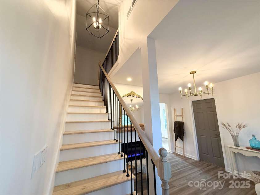 401 Baker Street, Gastonia, NC 28052.  MLS# CAR4247193, YatesRealty ID 8498. Living Room