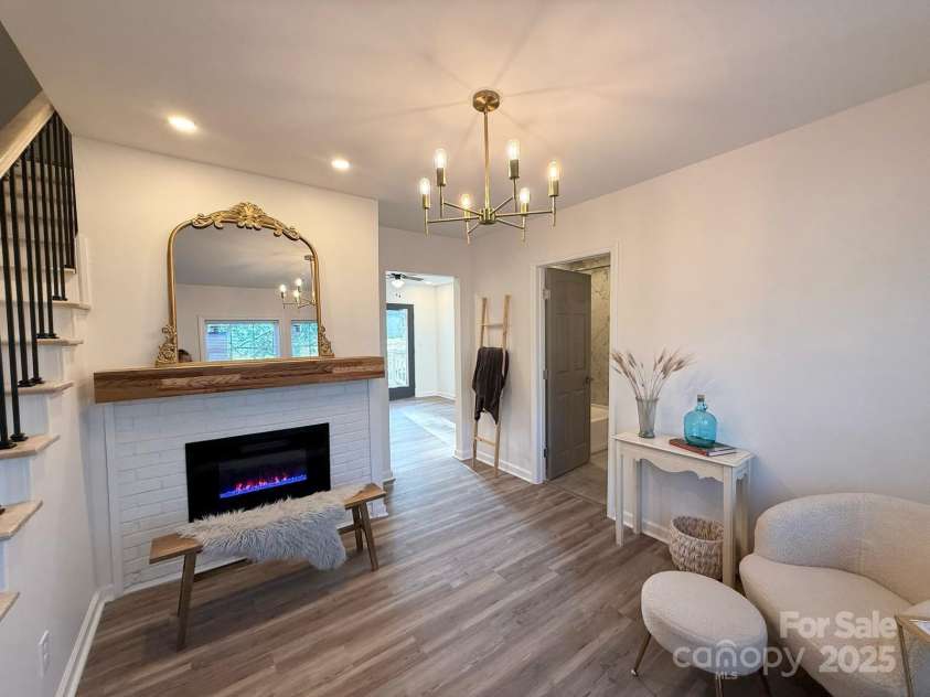 401 Baker Street, Gastonia, NC 28052.  MLS# CAR4247193, YatesRealty ID 8498. Living Room