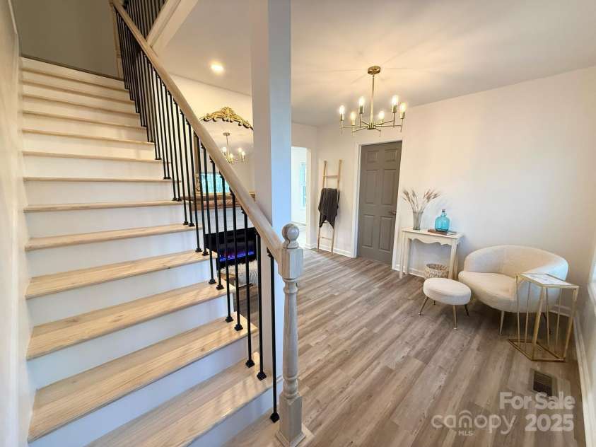 401 Baker Street, Gastonia, NC 28052.  MLS# CAR4247193, YatesRealty ID 8498. Living Room