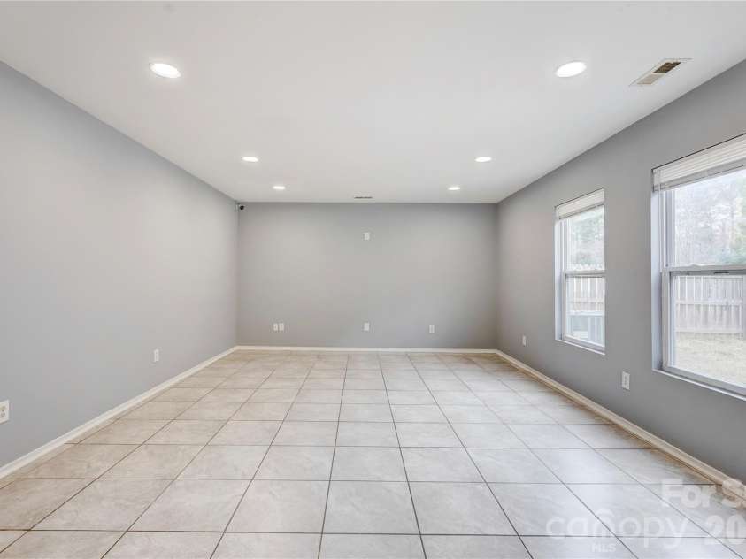 4024 Larkhaven Village Drive, Charlotte, NC 28215.  MLS# CAR4335131, YatesRealty ID 8499. 