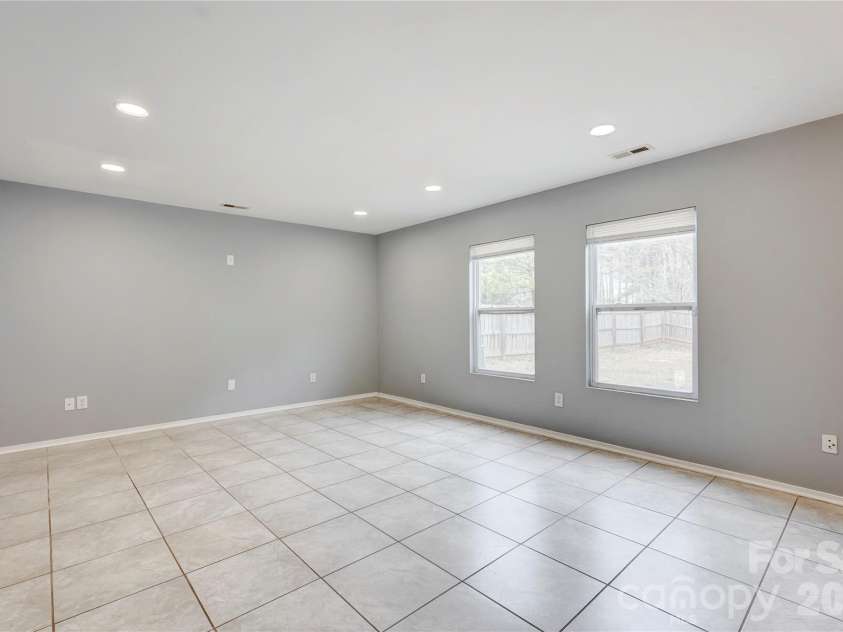 4024 Larkhaven Village Drive, Charlotte, NC 28215.  MLS# CAR4335131, YatesRealty ID 8499. 