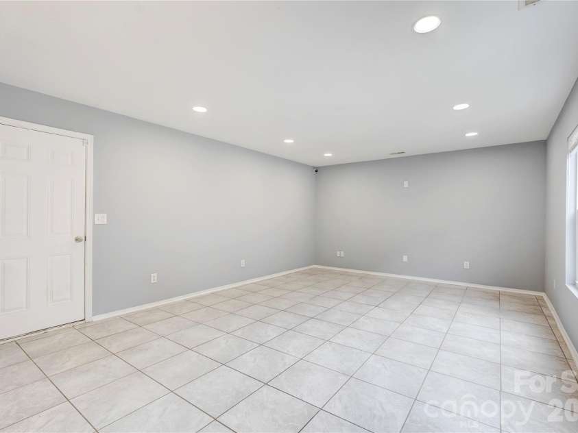 4024 Larkhaven Village Drive, Charlotte, NC 28215.  MLS# CAR4335131, YatesRealty ID 8499. 