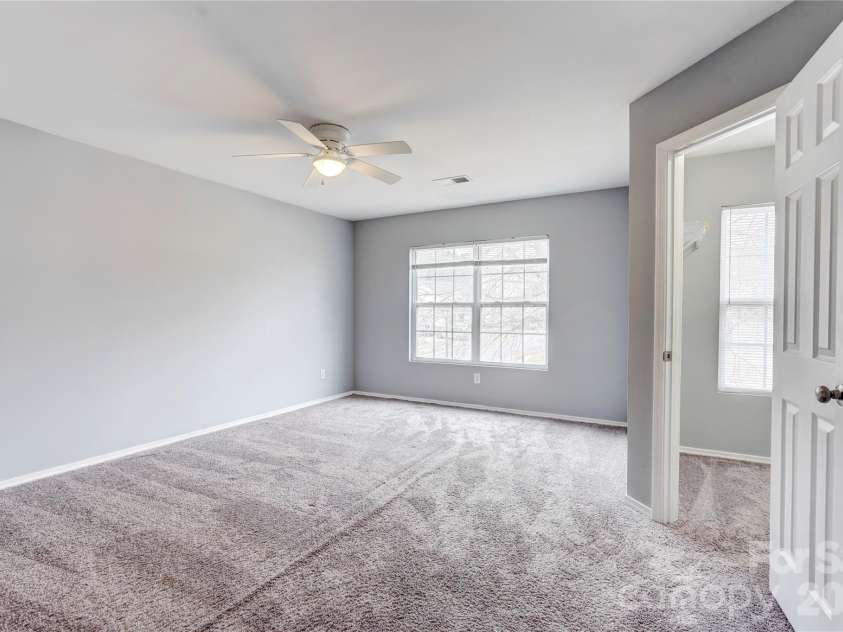 4024 Larkhaven Village Drive, Charlotte, NC 28215.  MLS# CAR4335131, YatesRealty ID 8499. 