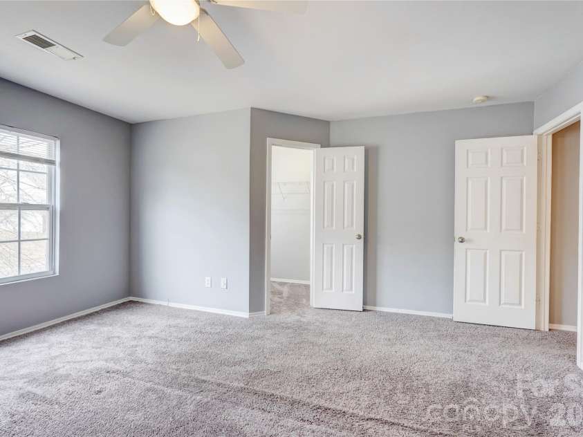 4024 Larkhaven Village Drive, Charlotte, NC 28215.  MLS# CAR4335131, YatesRealty ID 8499. 