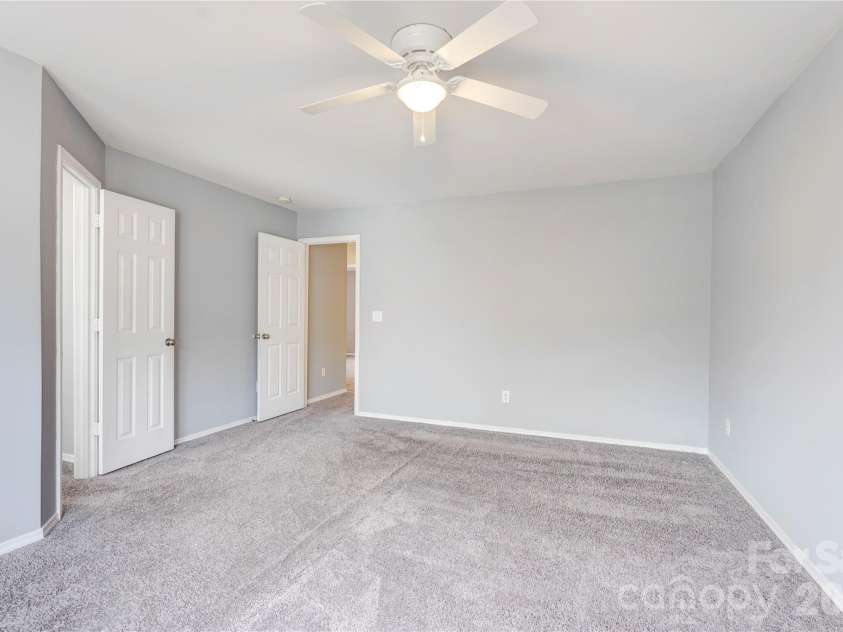 4024 Larkhaven Village Drive, Charlotte, NC 28215.  MLS# CAR4335131, YatesRealty ID 8499. 