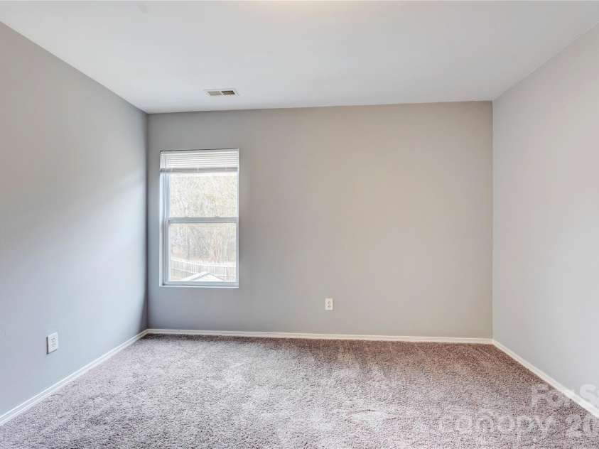4024 Larkhaven Village Drive, Charlotte, NC 28215.  MLS# CAR4335131, YatesRealty ID 8499. 