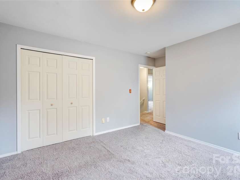 4024 Larkhaven Village Drive, Charlotte, NC 28215.  MLS# CAR4335131, YatesRealty ID 8499. 