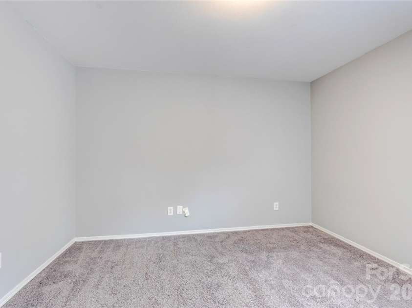 4024 Larkhaven Village Drive, Charlotte, NC 28215.  MLS# CAR4335131, YatesRealty ID 8499. 