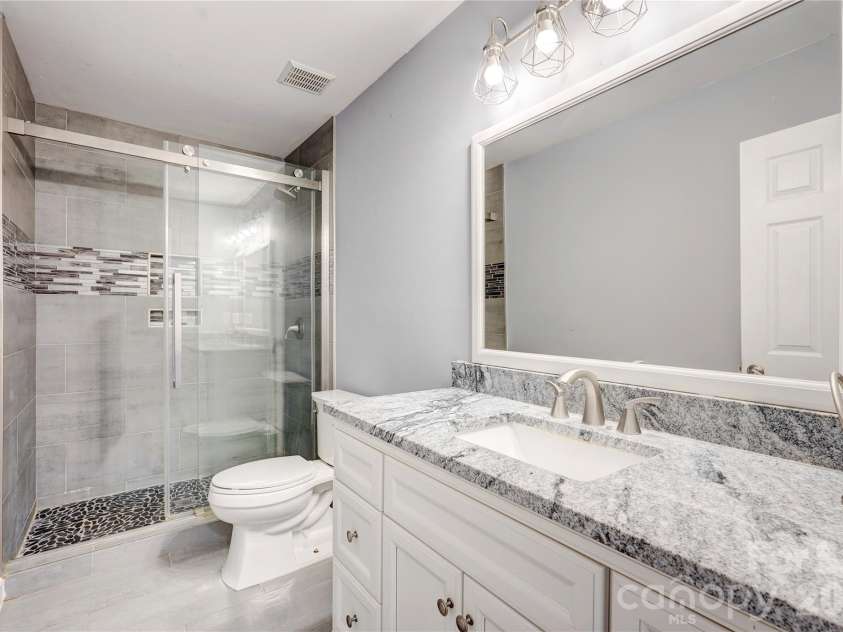 4024 Larkhaven Village Drive, Charlotte, NC 28215.  MLS# CAR4335131, YatesRealty ID 8499. 