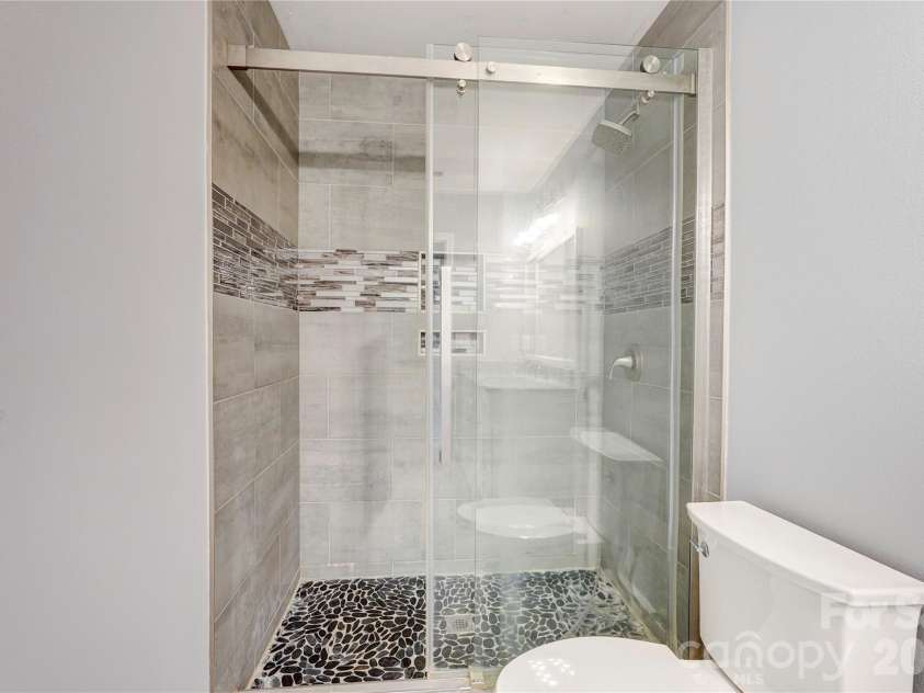 4024 Larkhaven Village Drive, Charlotte, NC 28215.  MLS# CAR4335131, YatesRealty ID 8499. 